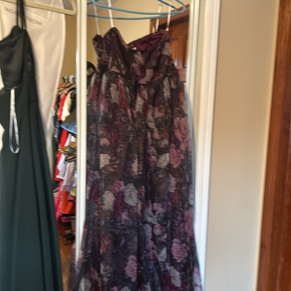 Lulus Gown - Picture 2 of 3